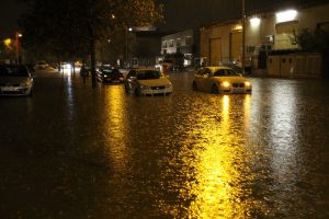 Carrer inundat al Polígon de Les Comes