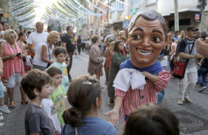 La processó de Sant Bartomeu treu al carrer la cultura popular d’Igualada
