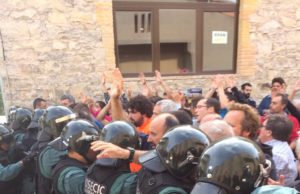 Convocatòries als ajuntaments per rebutjar la repressió policial de l’1-O