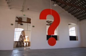 Un interrogant que convida a la curiositat, imatge de la propera Mostra d’Igualada