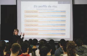 450 alumnes anoiencs d’ESO reben una pinzellada d’educació financera