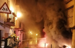 Els Bombers intervenen en l’incendi de dos locals a Piera