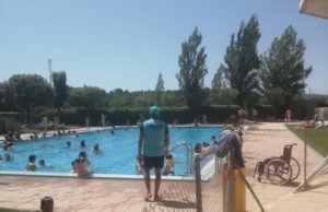 Les piscines de l’Anoia conviden a mullar-se contra l’esclerosi múltiple