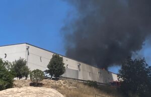 Un incendi afecta la nau d’Abacus a Vilanova del Camí