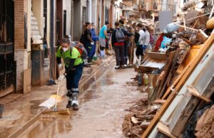 Concentració a Igualada solidària amb els afectats per la DANA i crítica amb la gestió