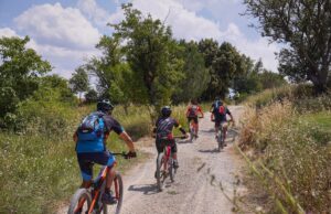«Ebike Anoia Terra de Castells», una ruta amb e-bike entre castells i paisatges maridat amb bona gastronomia de l’Anoia